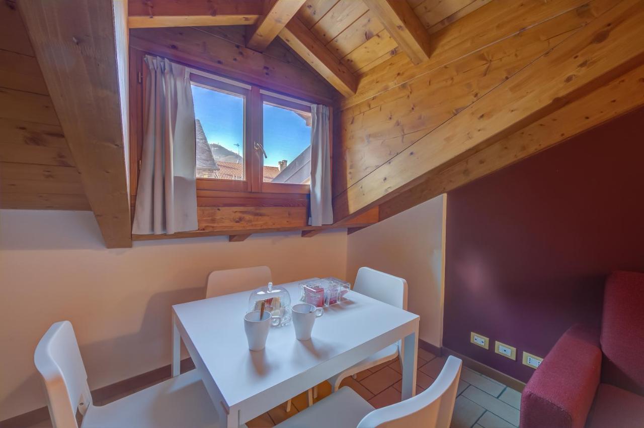 Le Stanze Del Lago Apartments Como Luaran gambar