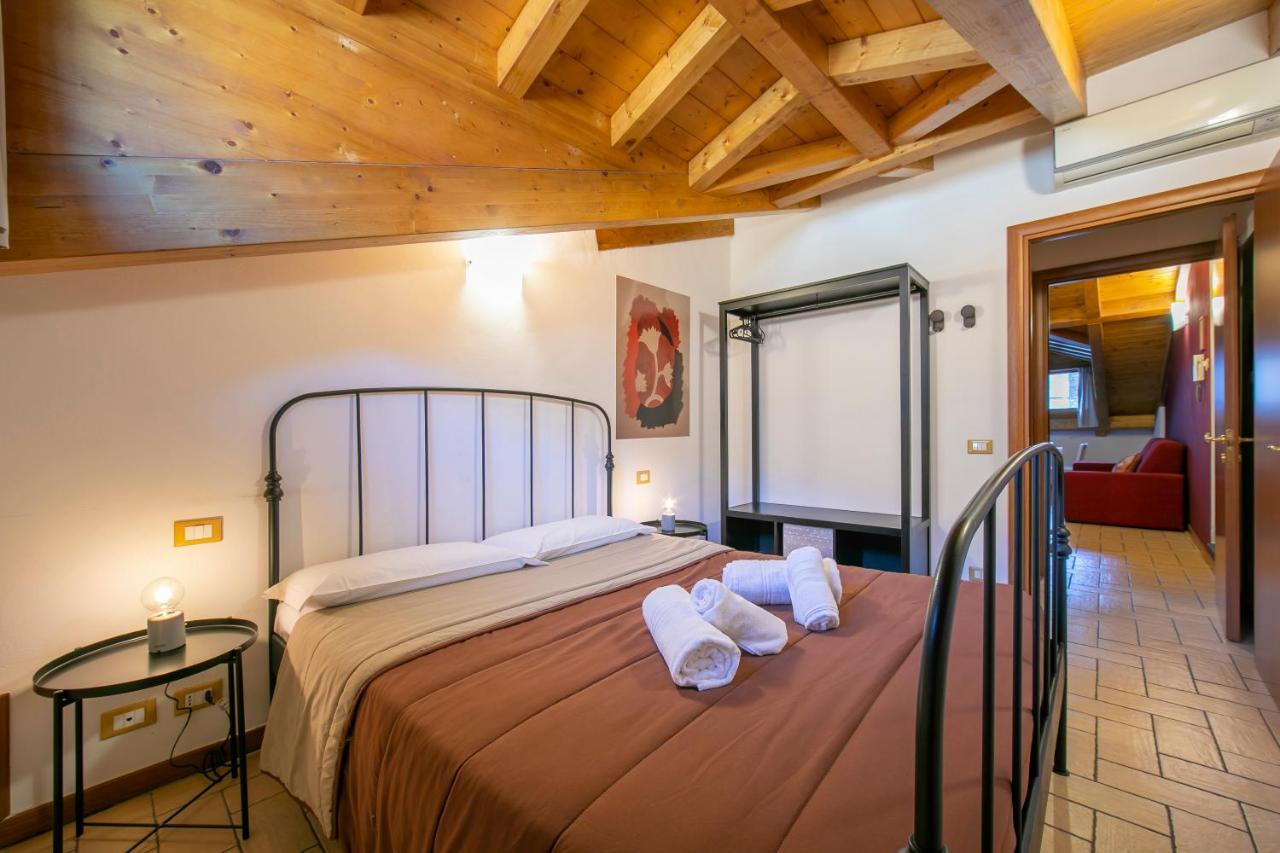 Le Stanze Del Lago Apartments Como Luaran gambar
