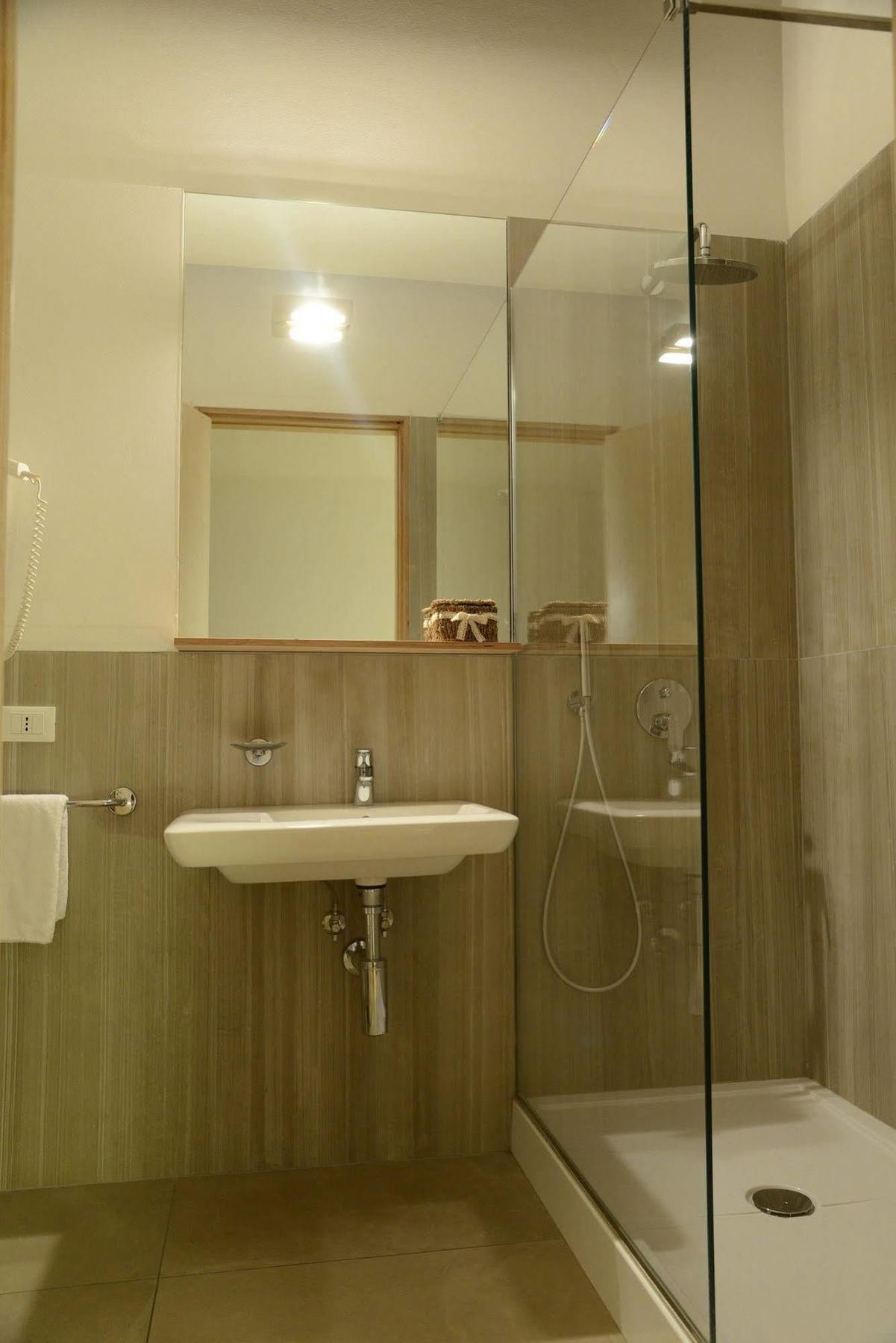 Le Stanze Del Lago Apartments Como Luaran gambar