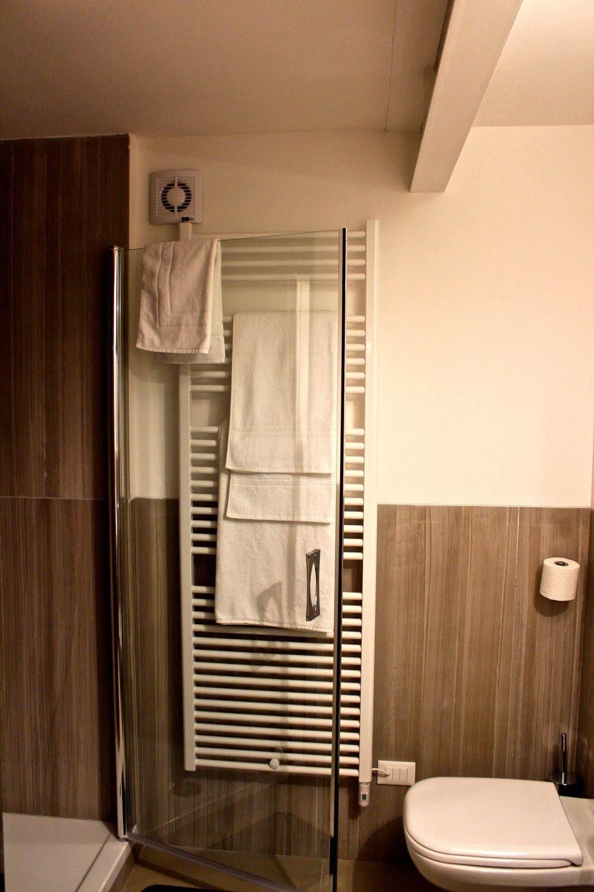 Le Stanze Del Lago Apartments Como Luaran gambar